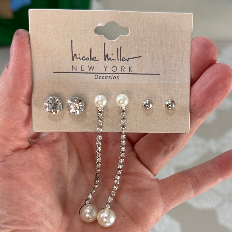 Nicole Miller Silver And White Dangle Earrings Set 19$